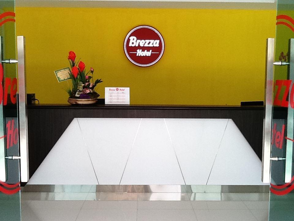 Brezza Hotel Lumut Esterno foto